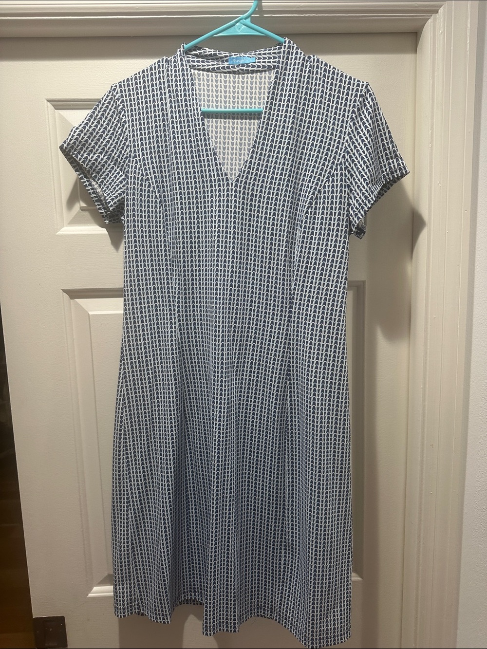 J. McLaughlin Navy and White V‑Neck Midi Dress (M)